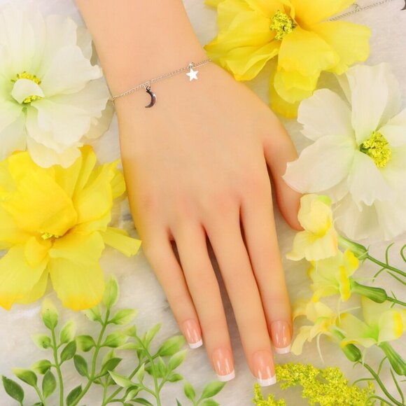 "Minimalist Bracelet, Sleek & Modern Design, Women’s Fashion, YC110239-B - Picture 9 of 10